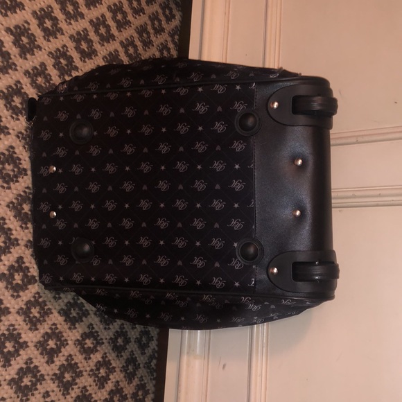 Paris Hilton carry on/weekender/makeup bag. Excellent condition - Picture 7 of 7